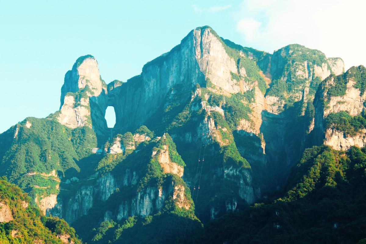 张家界天门山玻璃栈道、天门洞高空游玩景色