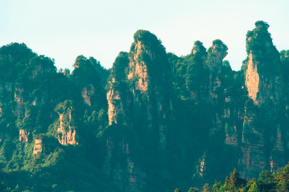 雨天张家界游玩攻略，山间云雾观景绝佳出行指南旅游攻略配图
